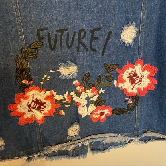 Velzera Embroidered Floral Distressed Denim Jean Jacket Size L - NWT - Picture 11 of 16